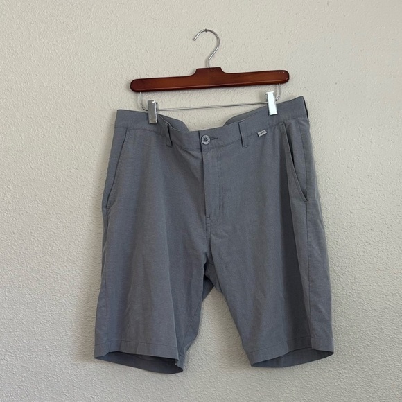 Travis Matthew grey shorts - Picture 1 of 3